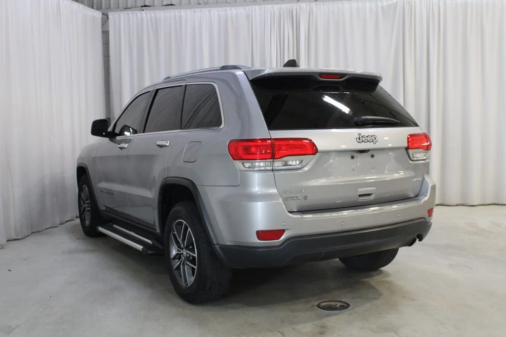 Used 2018 Silver Jeep Limited image 24