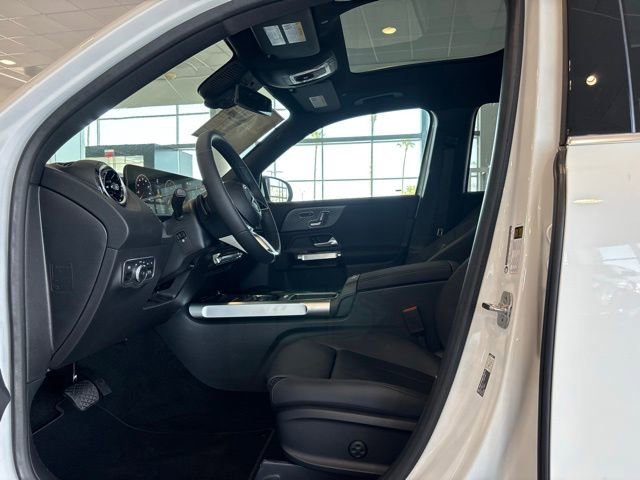 New 2026 Polar White Mercedes-Benz GLB 250 image 41
