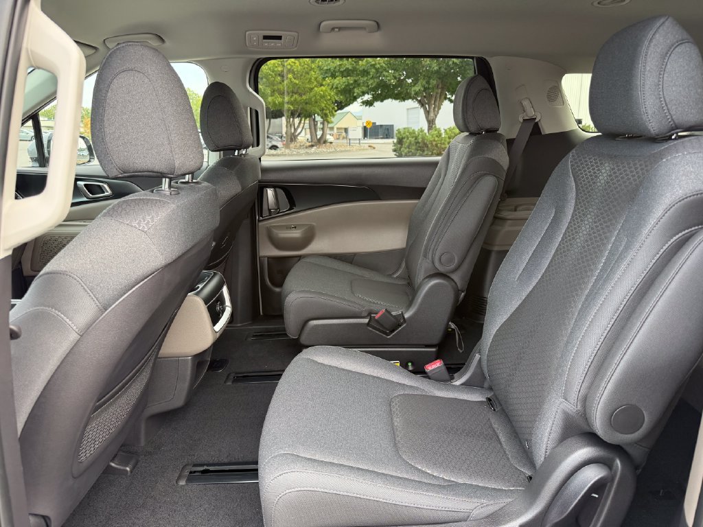 New 2027 Ceramic Silver Kia LX image 15