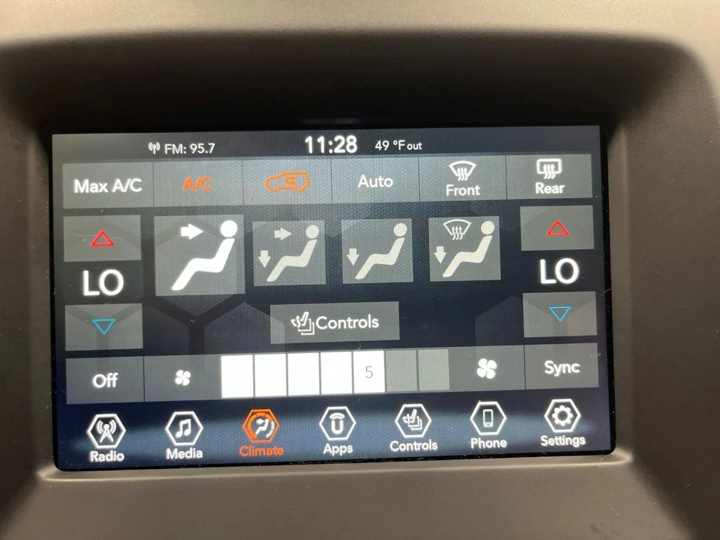 Used 2019 White Clearcoat Jeep Latitude image 25
