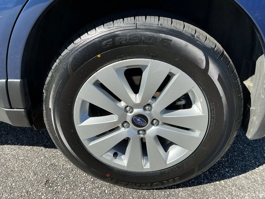 Used 2019 Blue Subaru 2.5i Premium image 19