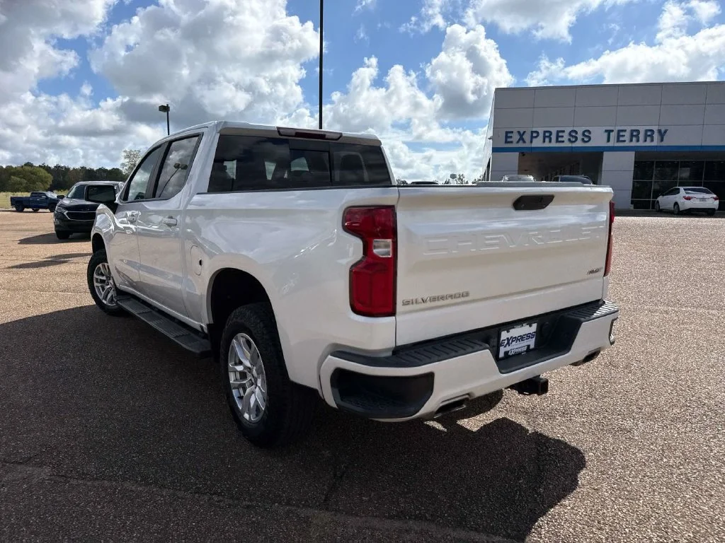 Used 2019 Beige Chevrolet RST image 5