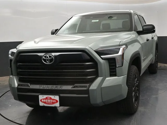 Used 2025  Toyota SR5 image 3