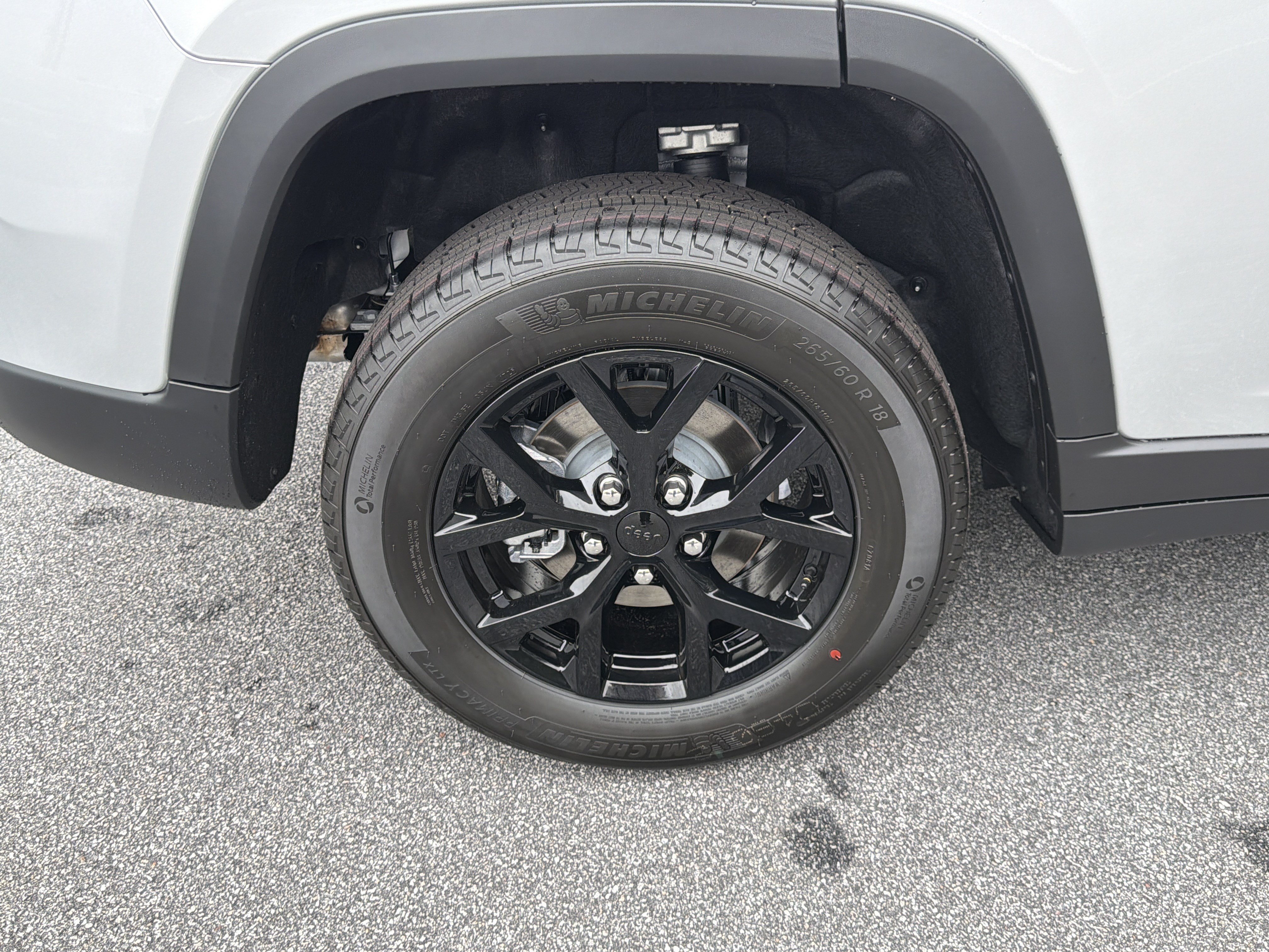 New 2026 Silver Zynith Exterior Paint Jeep Altitude image 21