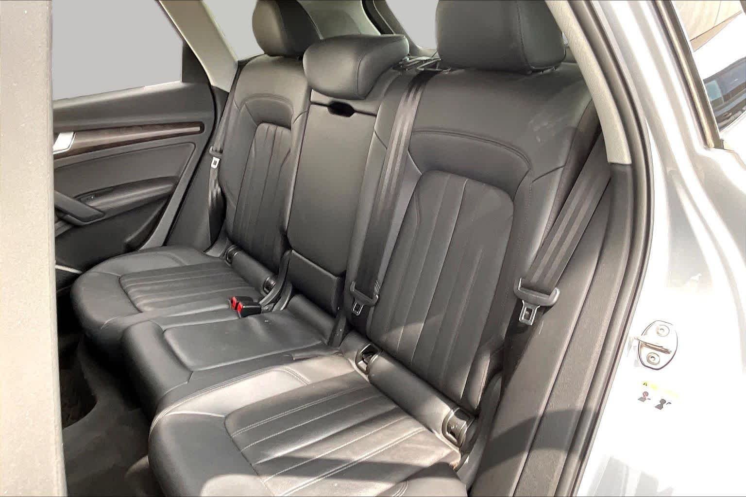 Used 2019 Florett Silver Metallic Audi Premium Plus image 21