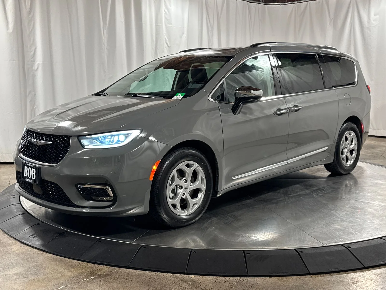 2023 Chrysler Pacifica Limited's photo