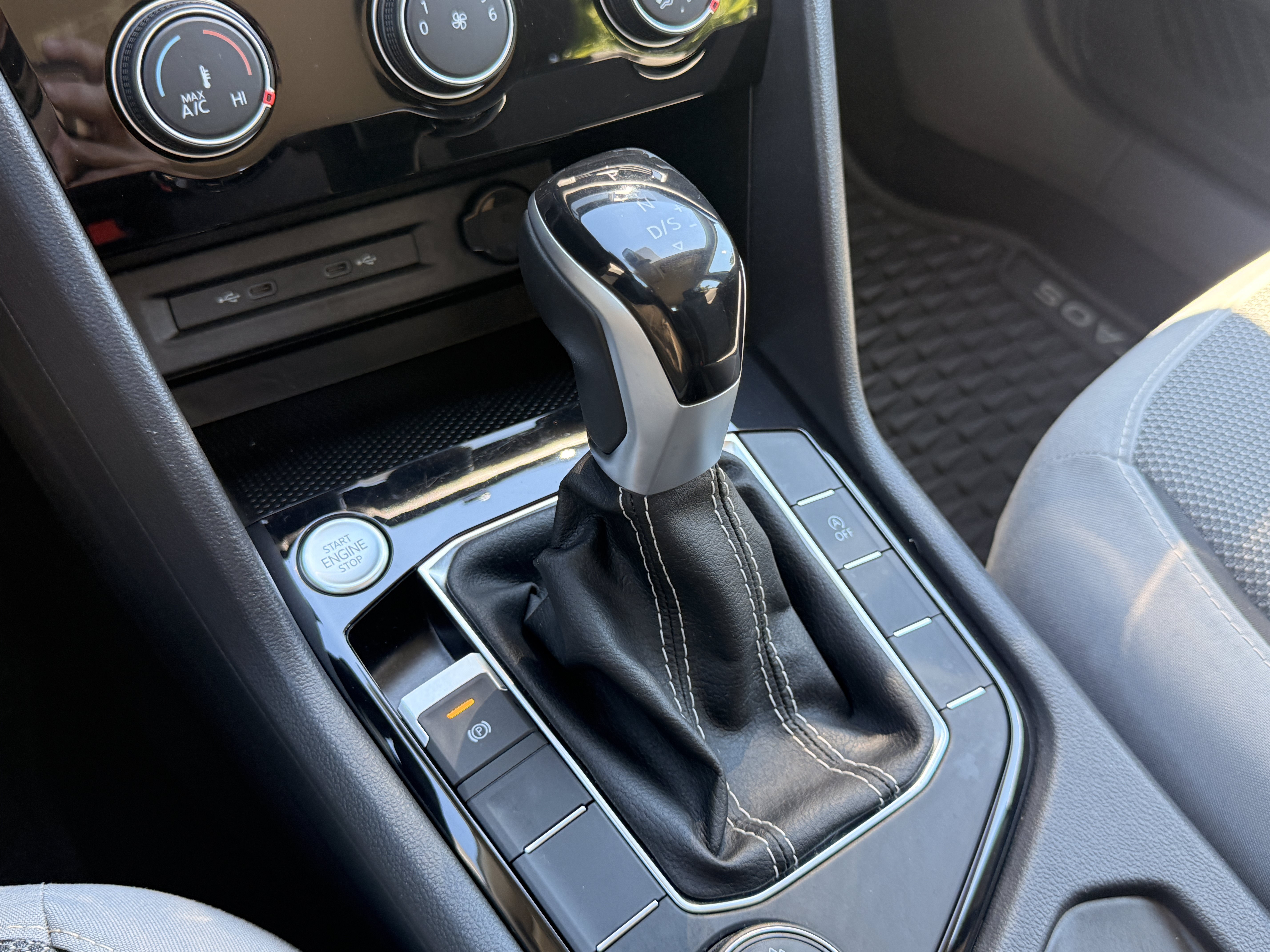 Used 2023 White Volkswagen S image 6