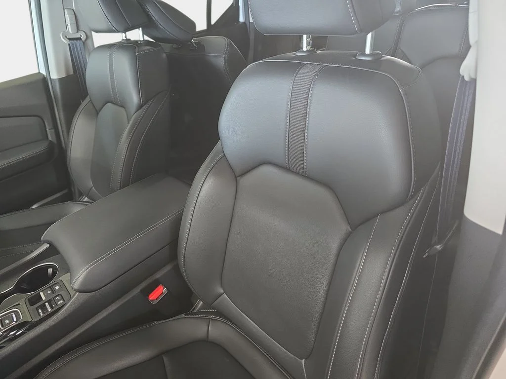 Used 2025 White Honda EX-L image 18