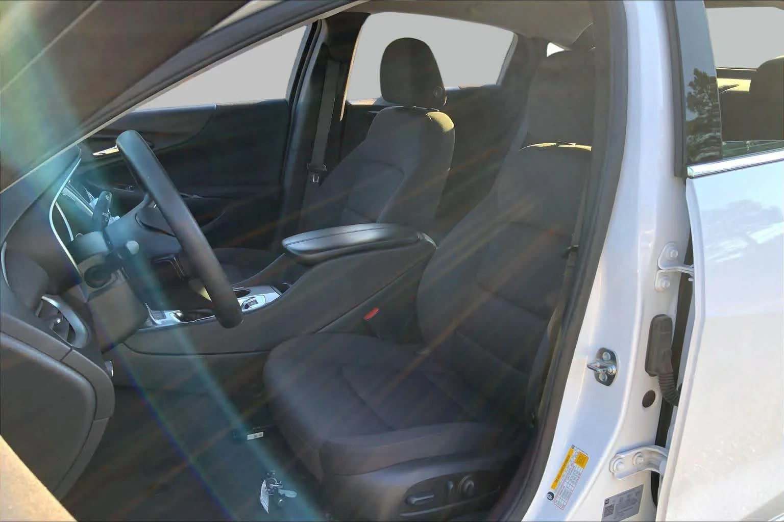 Used 2024 Summit White Chevrolet LT image 8