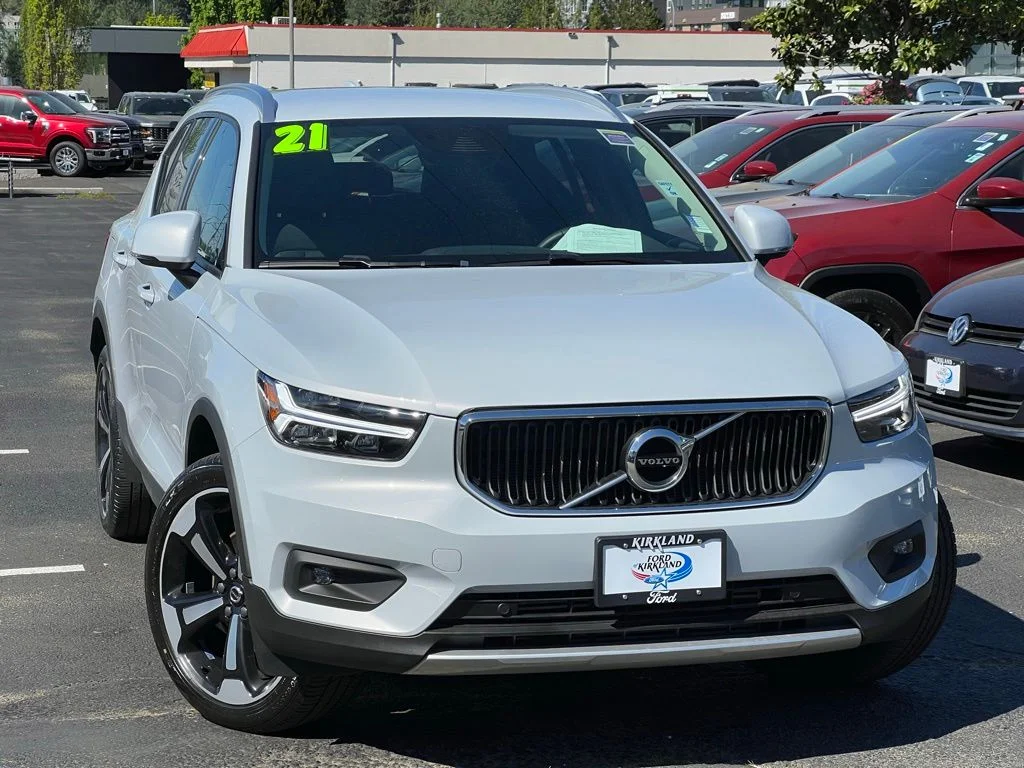 2021 Volvo XC40 T5 Momentum AWD's photo
