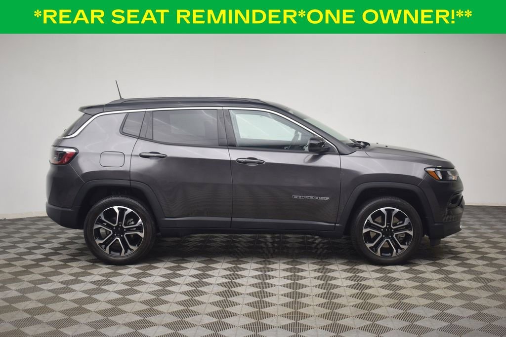 Used 2023 Granite Crystal Metallic Clearcoat Jeep Limited image 9