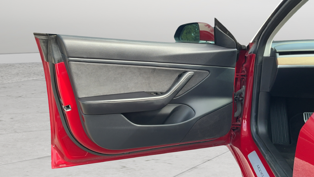 Used 2018  Tesla Long Range image 17