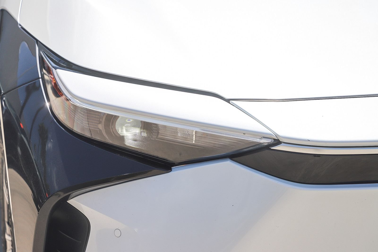 Used 2023 Beige Toyota XLE image 4