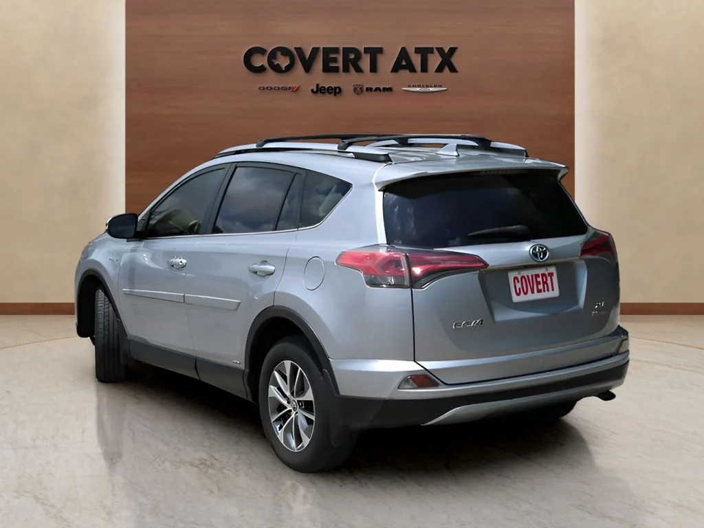 Used 2017 Silver Toyota XLE image 3