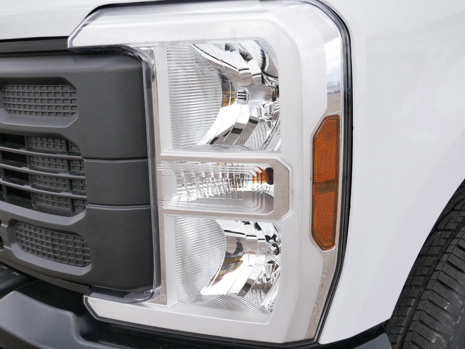 New 2024 Oxford White Ford F-350® XL image 9