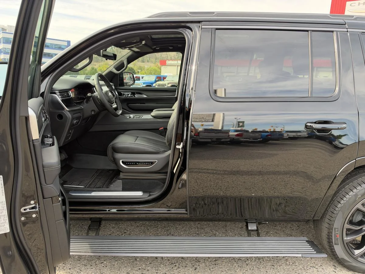 New 2026 Black Jeep Summit Obsidian image 12