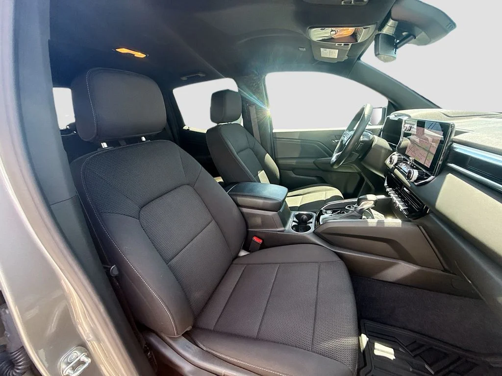 Used 2023 Silver GMC Elevation image 33