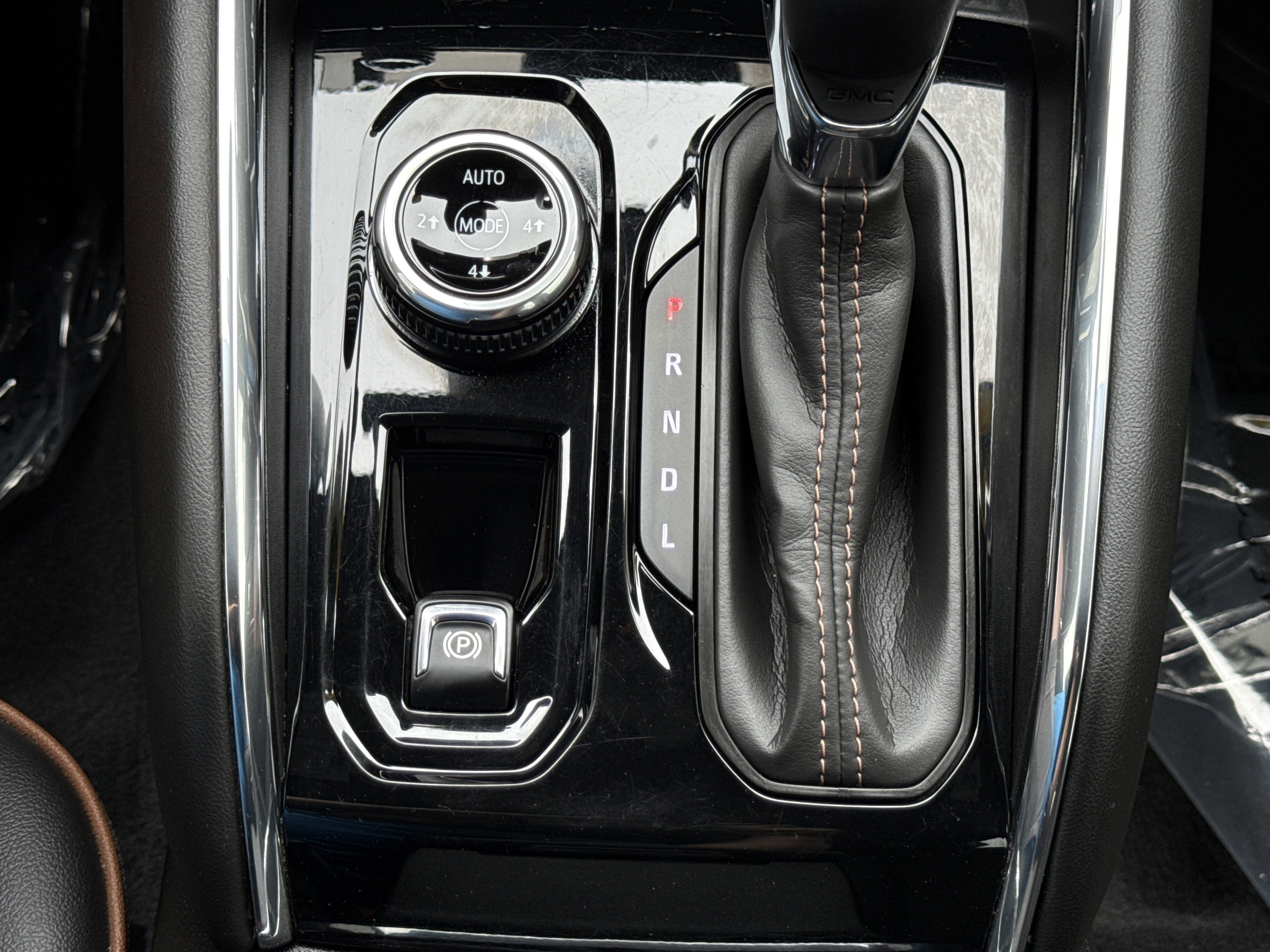 Used 2024 Solar Flare Metallic GMC 4WD AT4 image 28