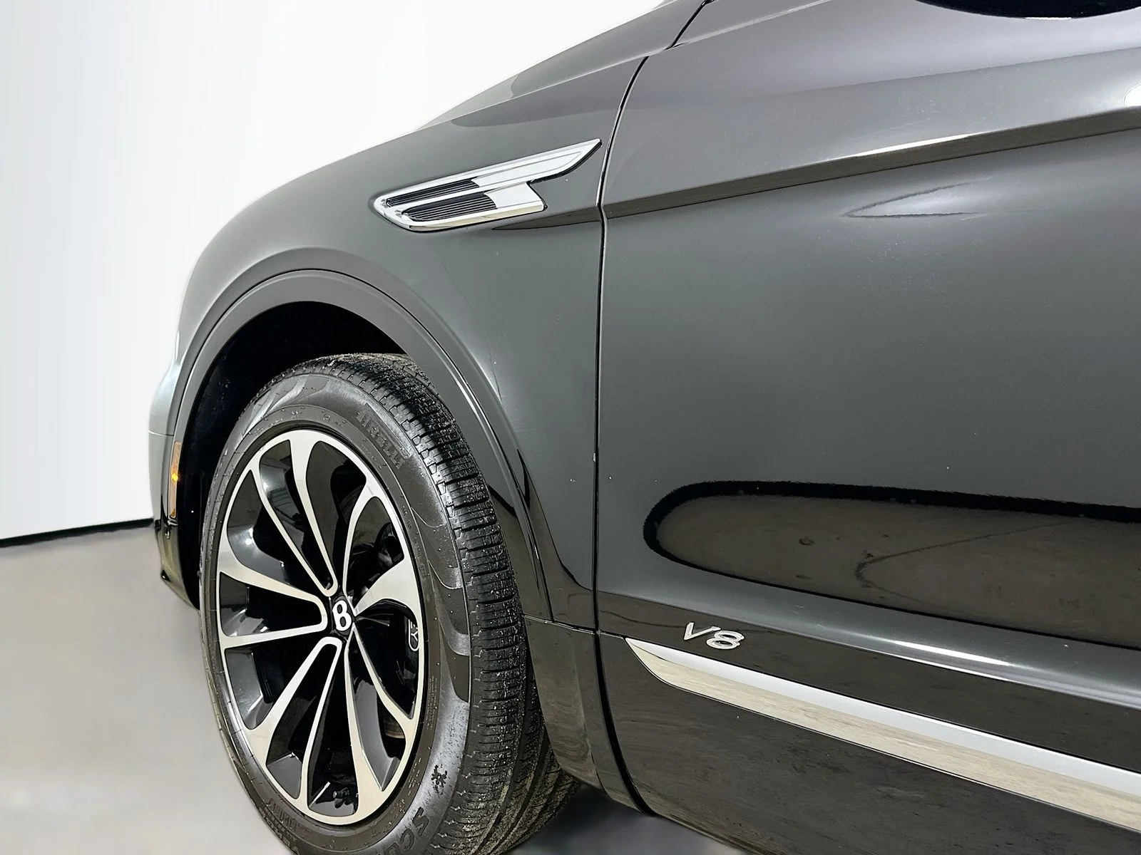 Used 2022 Black Bentley  image 50