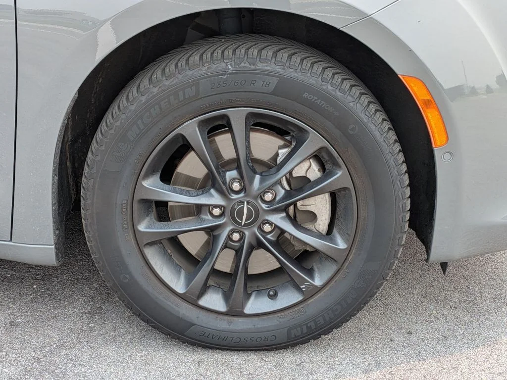 Used 2020 White Chrysler Launch Edition image 9