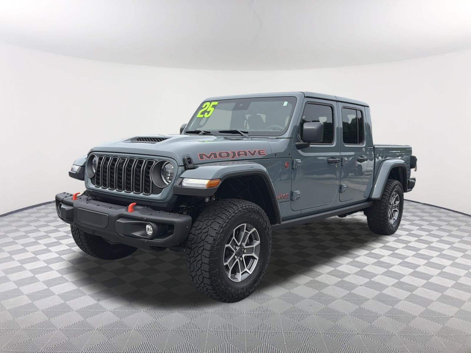 Used 2025 Anvil Clearcoat Jeep Mojave image 3