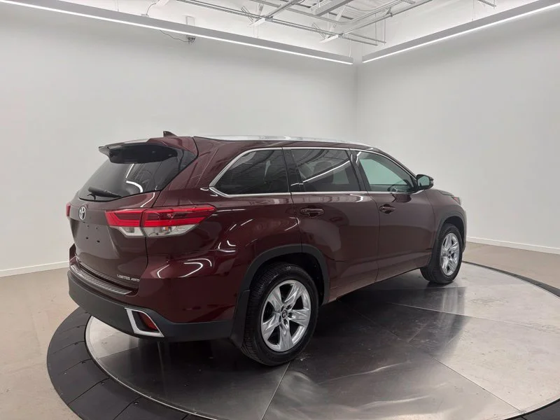 Used 2017 Red Toyota Limited image 3