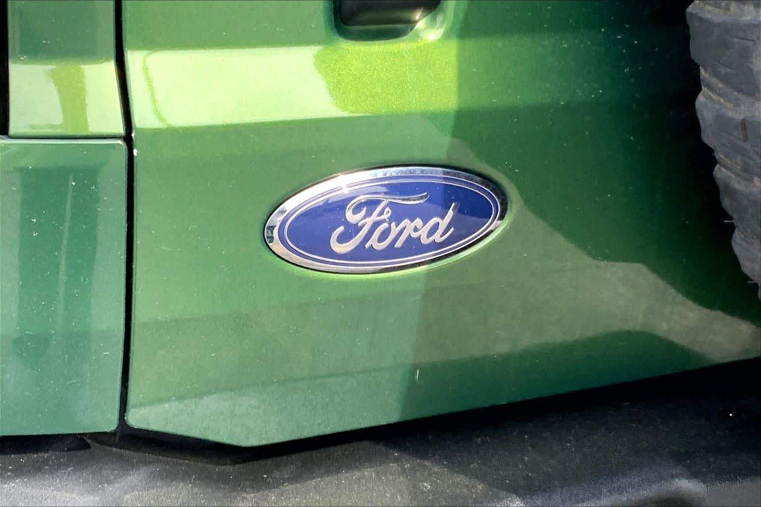 Used 2023 Eruption Green Metallic Ford Wildtrak image 10