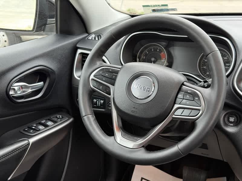 Used 2022 Diamond Black Crystal Pearlcoat Jeep Latitude Lux image 14