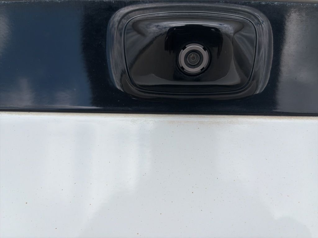 Used 2017 White Kia Base image 5