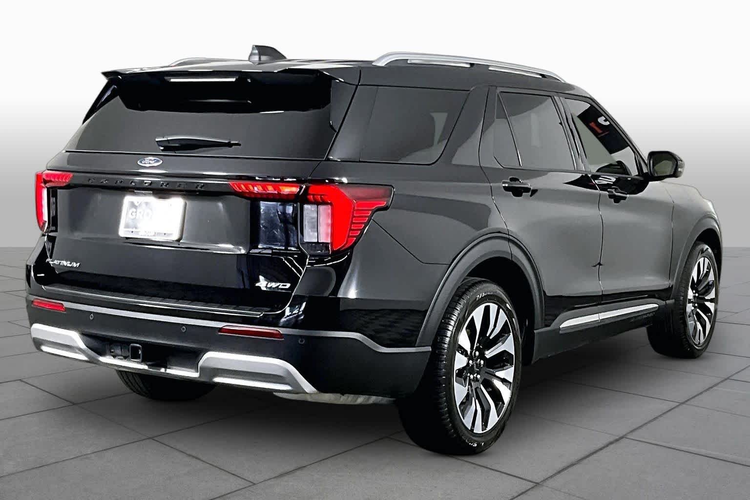 Used 2025 Agate Black Ford Platinum image 12