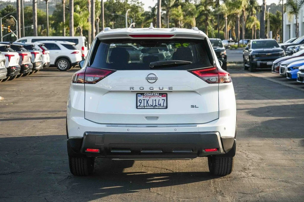 Used 2025 White Nissan SL image 5