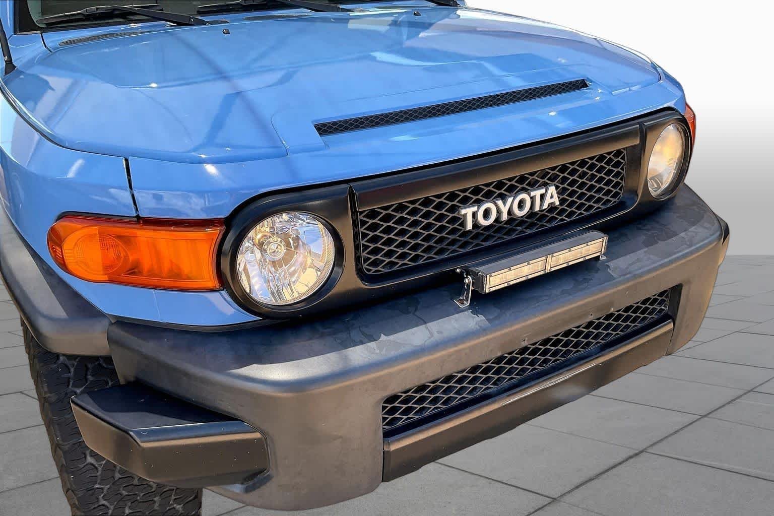 Used 2011 Cavalry Blue Toyota  image 25