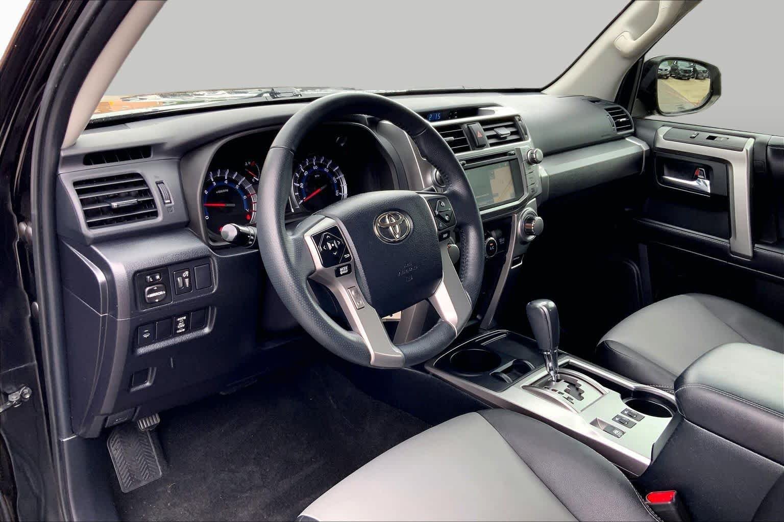 Used 2018 Midnight Black Metallic Toyota SR5 image 16