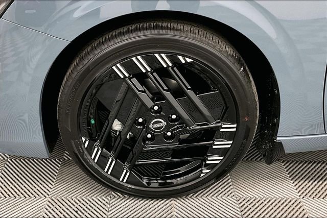 New 2026 Atlantic Gray/Super Black Nissan SR image 12