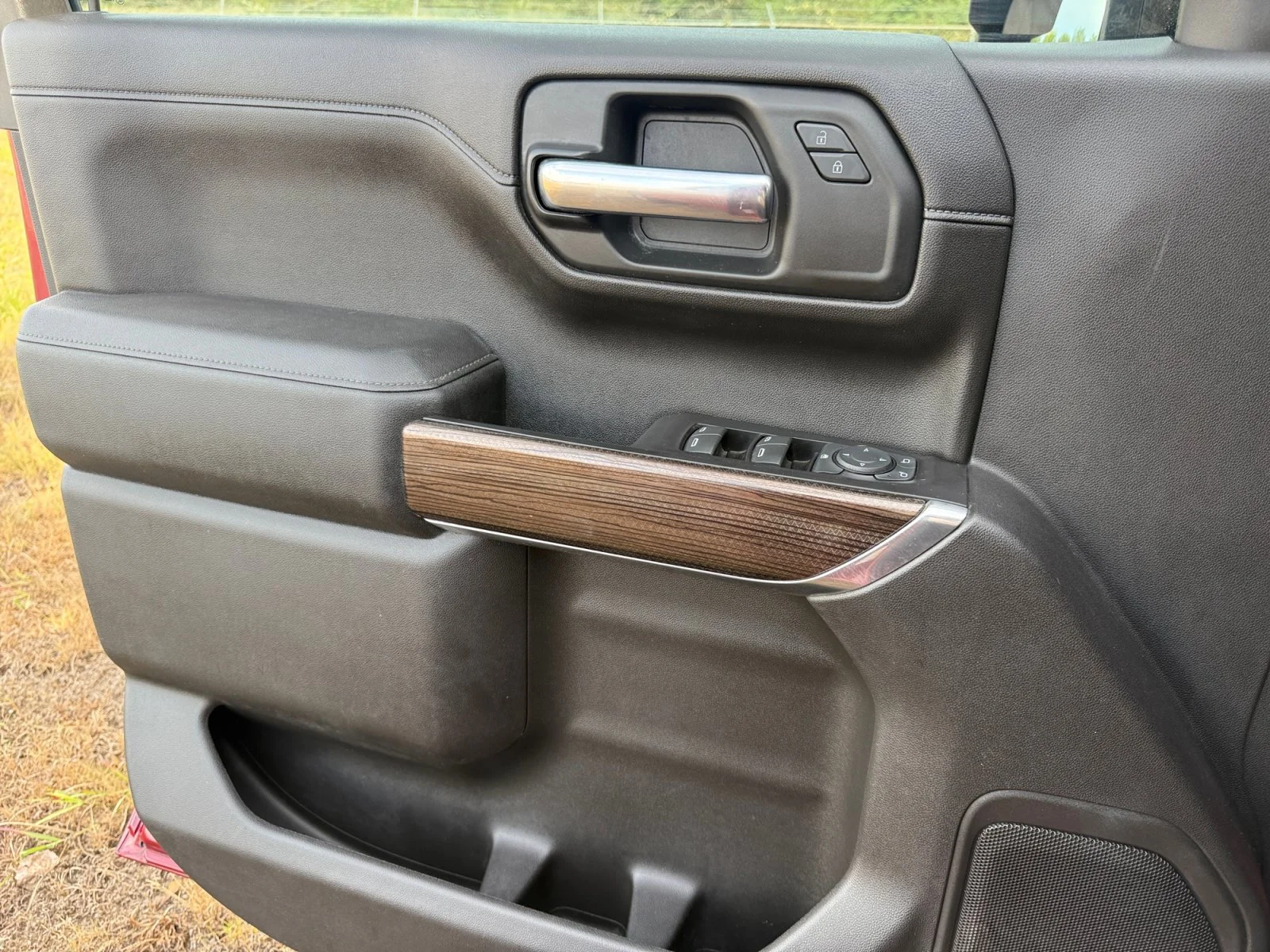 Used 2019 Cajun Red Tintcoat Chevrolet LT image 30