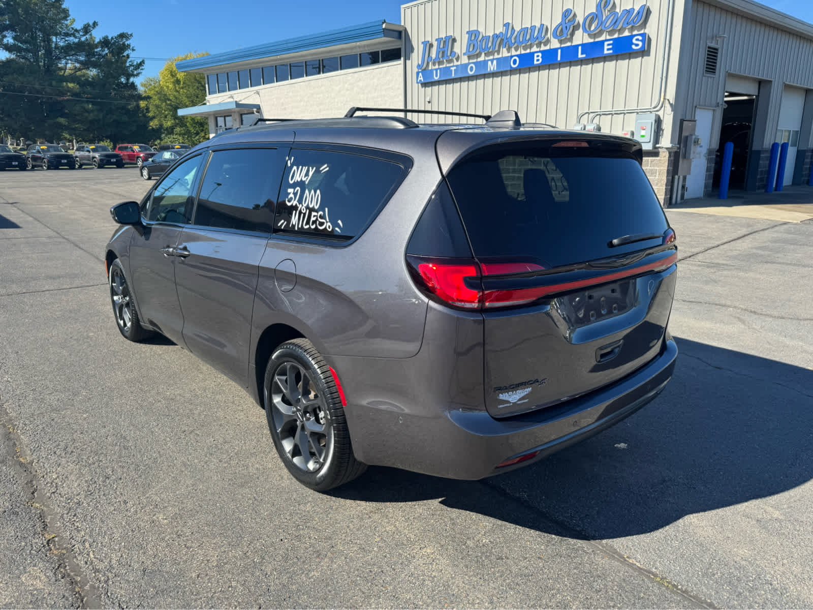 2022 Chrysler Pacifica Touring L photo 4