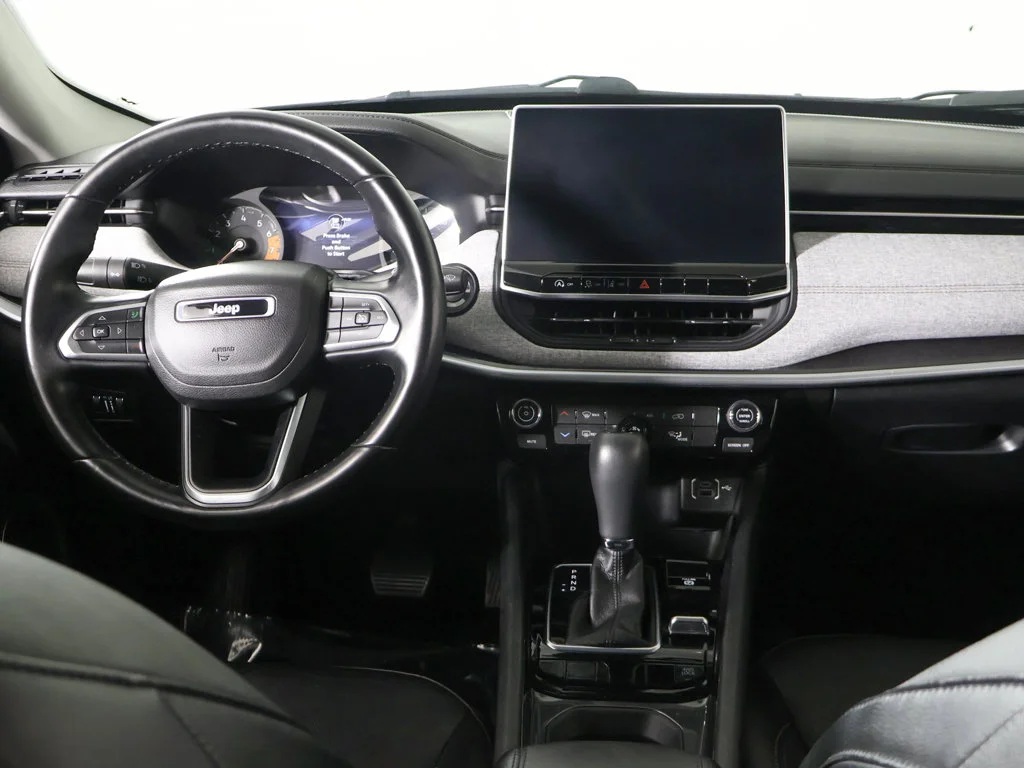 Used 2022 Black Jeep Latitude Lux image 29