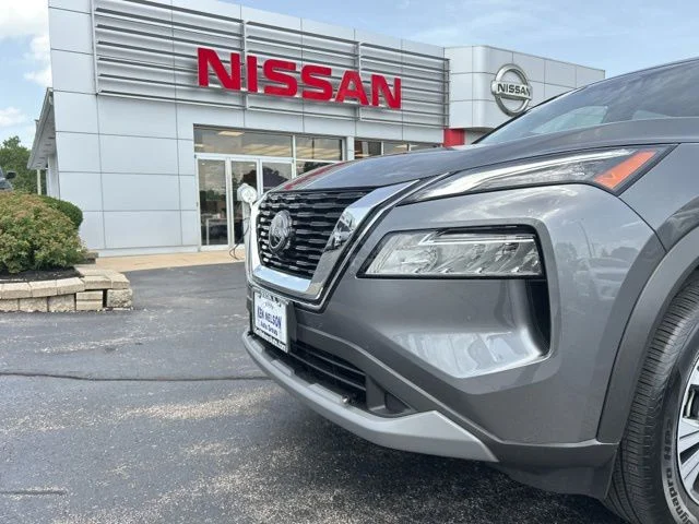 Used 2023 Gray Nissan SV image 15
