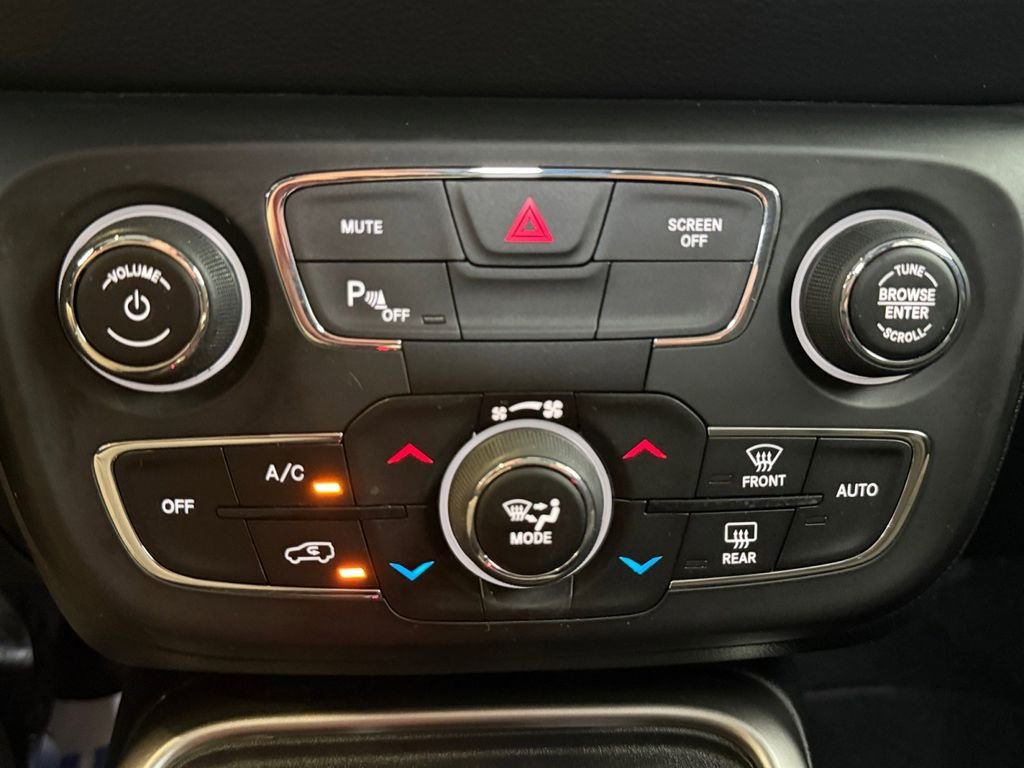 Used 2018 White Jeep Sport image 19