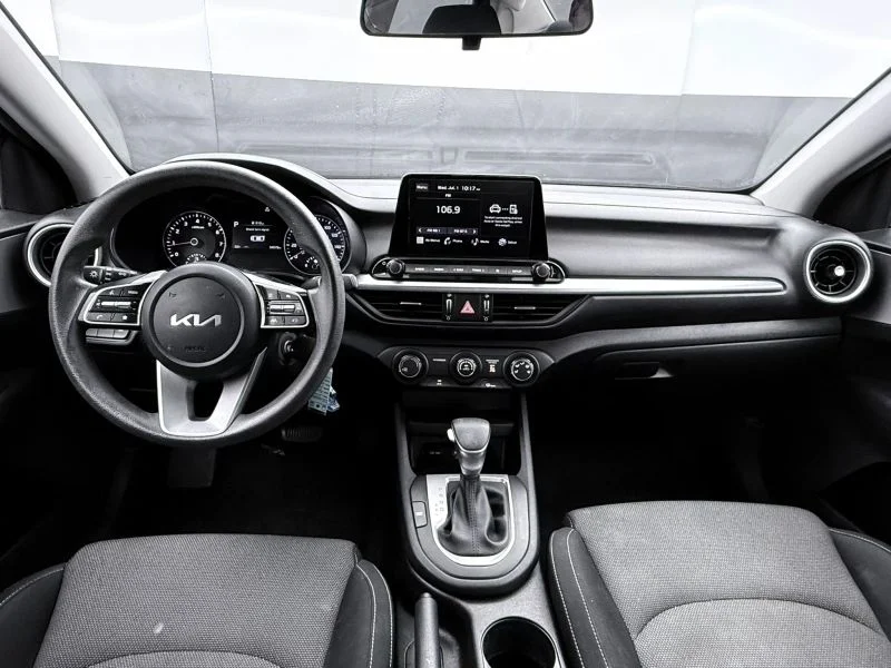 Used 2023  Kia LXS Sedan 4D image 45