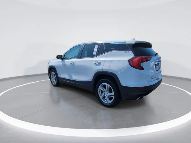 Used 2018 White GMC SLE image 6