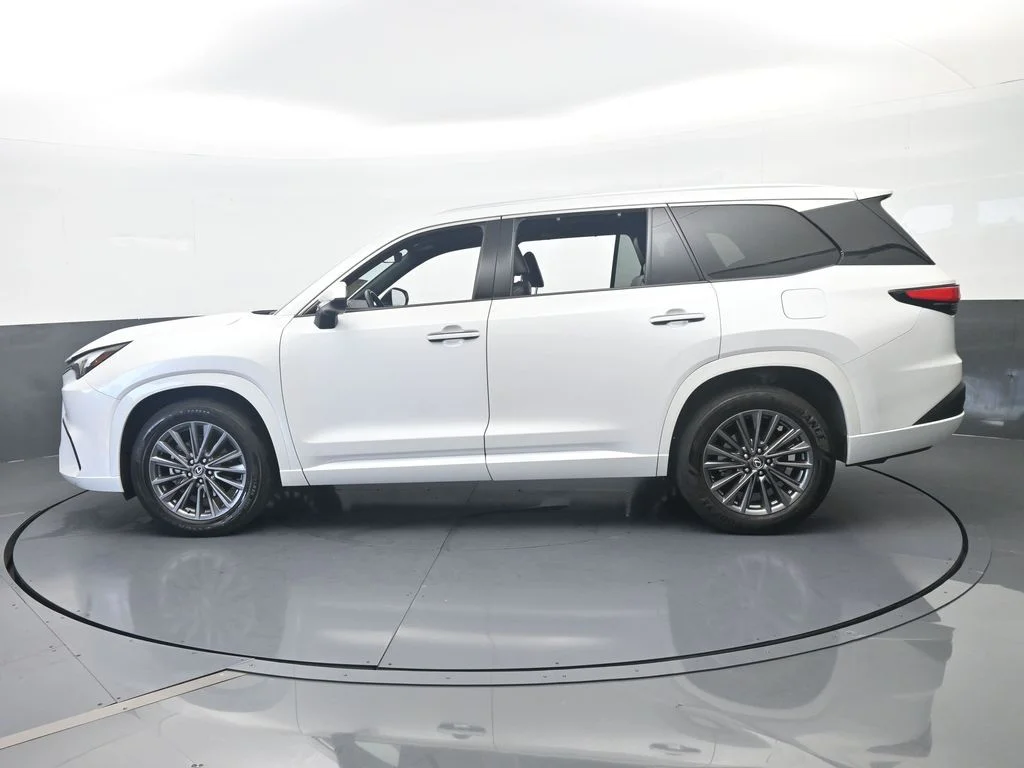 Used 2024 White Lexus 350 Premium image 3
