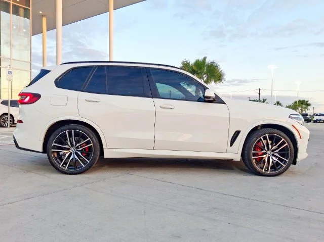 Used 2023 White BMW sDrive40i image 8