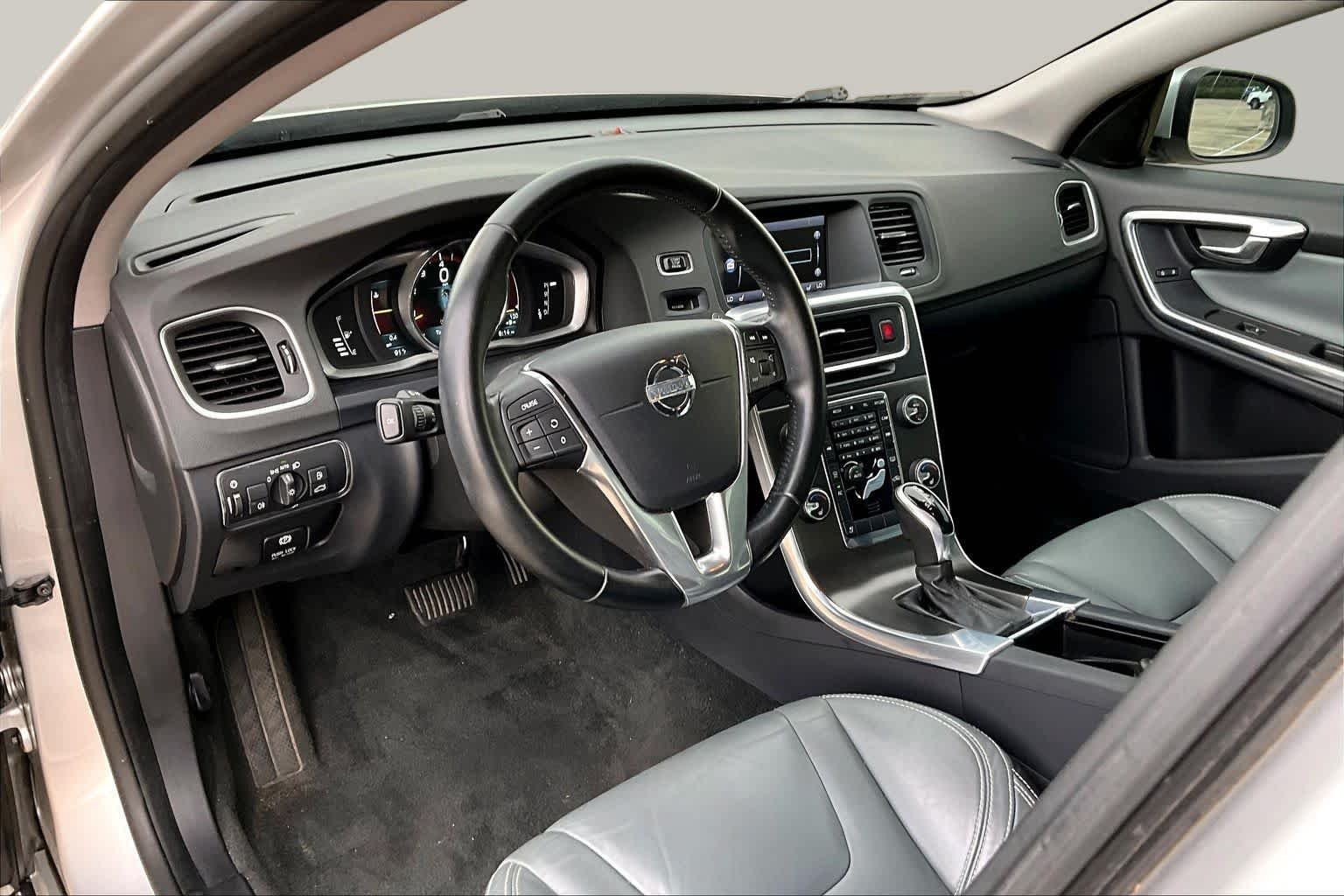 Used 2014 Bright Silver Metallic Volvo T6 image 17