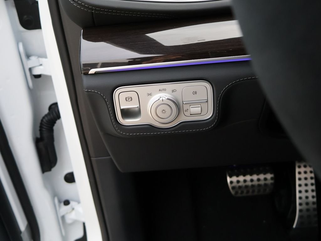 New 2026 MANUFAKTUR Moonlight White Metallic Mercedes-Benz GLE 63 S AMG® image 40