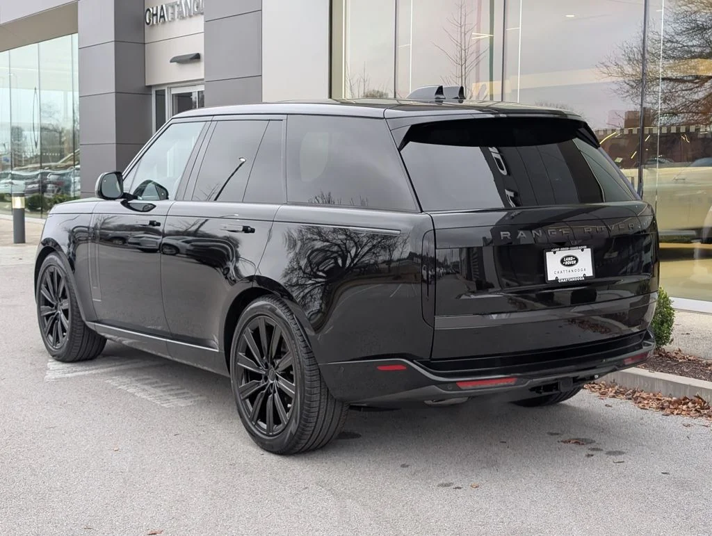 New 2026 Santorini Black Land Rover SE image 3