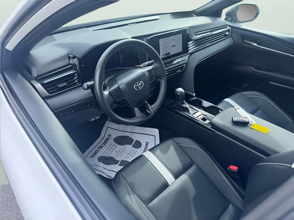 Used 2025 Ice Cap Toyota SE image 14