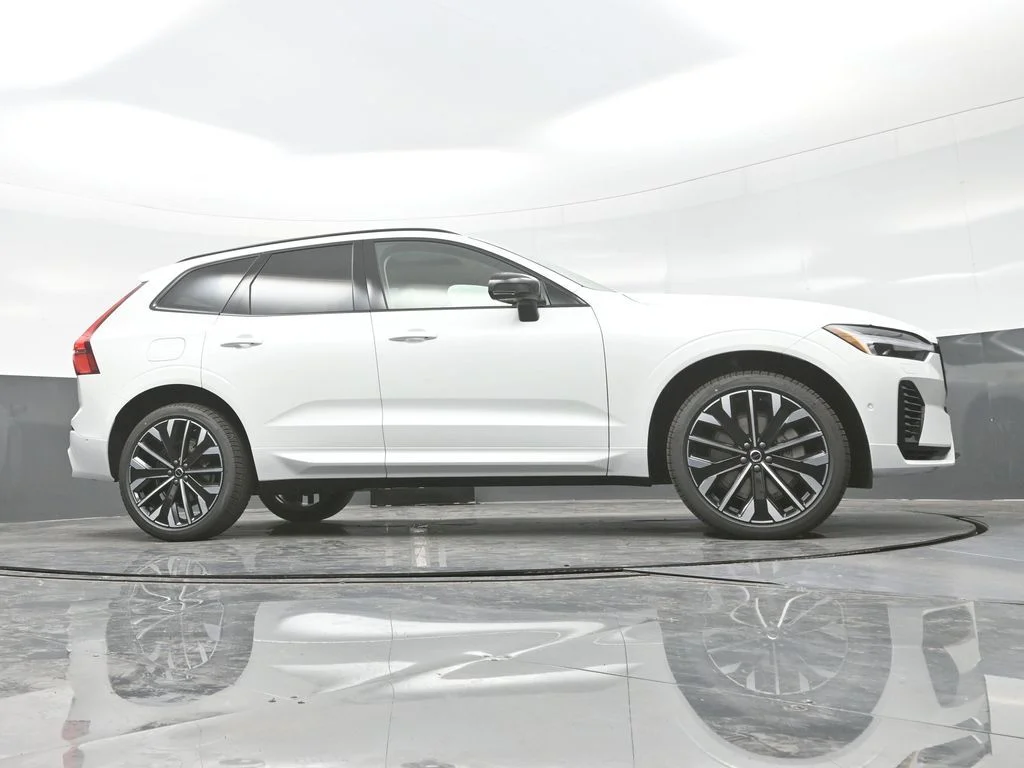 New 2026 Crystal White Volvo T8 Ultra image 26