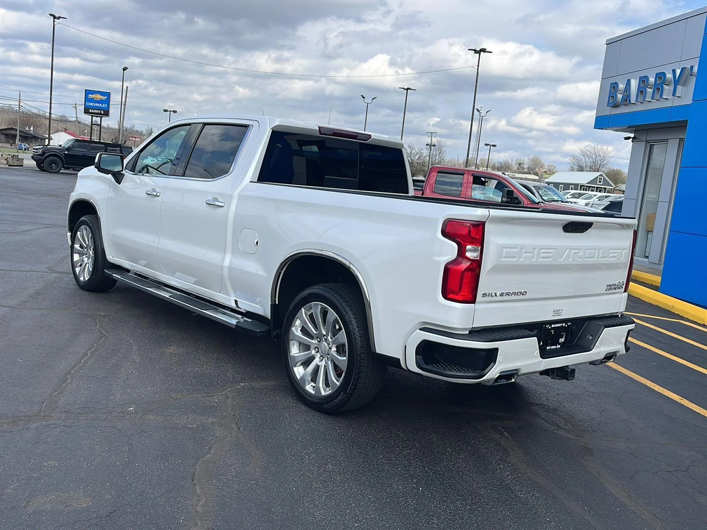 Used 2022 Iridescent Pearl Tricoat Chevrolet High Country image 3