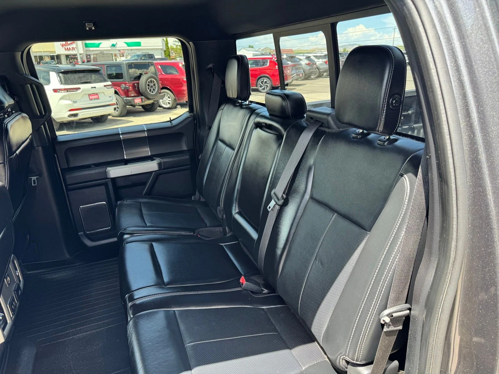 Used 2019 Gray Ford Lariat image 31